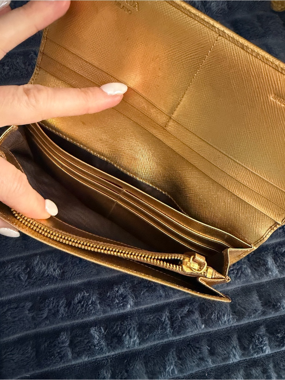 Authentic Vintage Prada Metallic Gold Saffiano Continental Clutch Wallet - Picture 4 of 16